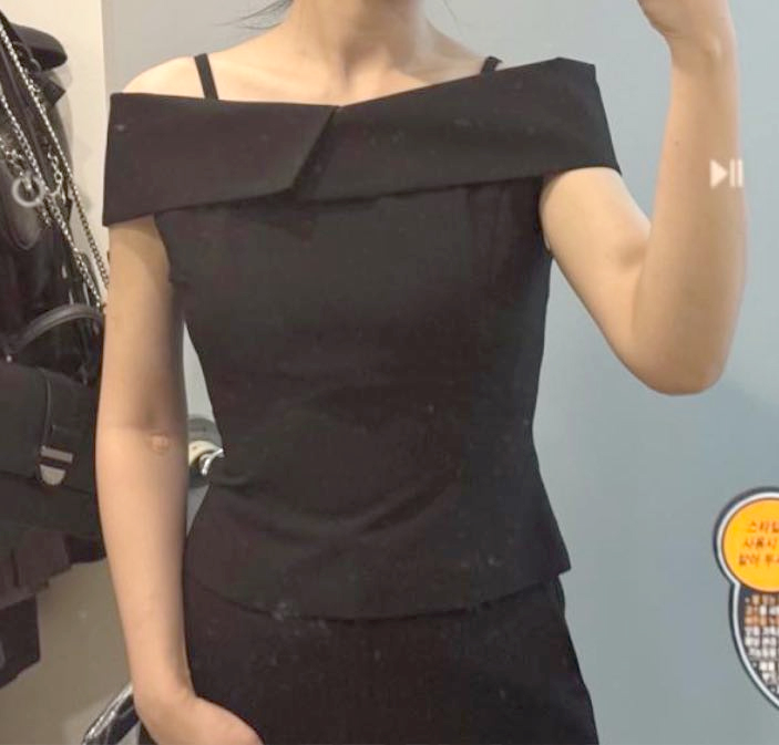 Daldalijoa’s result photo after arm liposuction in Korea, with visibly toned upper arms and refined bodyline.