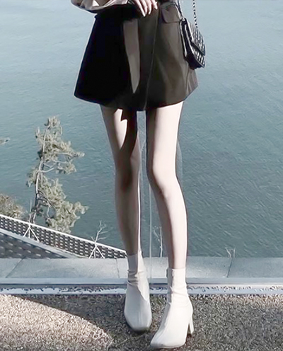 After photo of hariip showing slim and defined thighs following thigh liposuction at Lesarts Plastic Surgery in Korea
