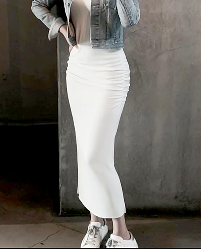 Back view after photo of hariip showing contoured lower body after hip fat transfer and liposuction in Korea