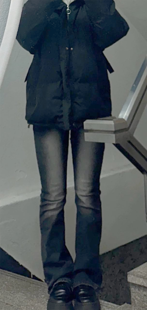 After thigh liposuction of IIxo in Korea—wearing shaded skinny jeans, visible inner gap and sleek contour.