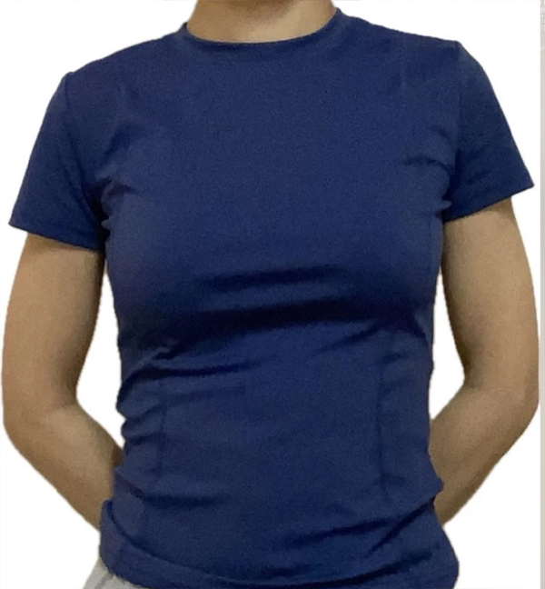 Flat abdomen and toned arms after arm and abdominal liposuction at Lesarts Plastic Surgery
