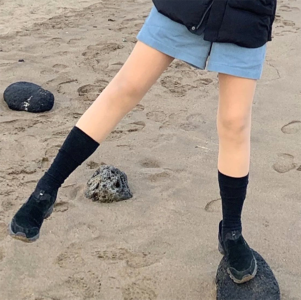 After thigh liposuction of Jjondeokhouse in Korea—shorts and boots outfit reveals thigh gap and slim shape.