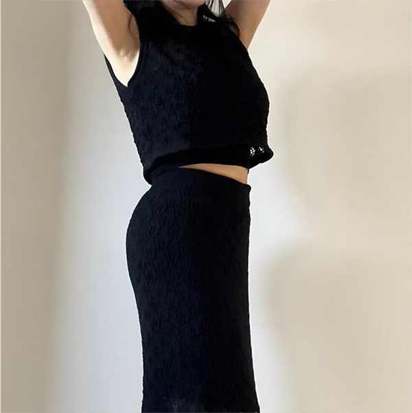 After abdominal liposuction and buttocks fat transfer of YeouGqqxu in Korea—side view, natural curve from waist to hips visible.