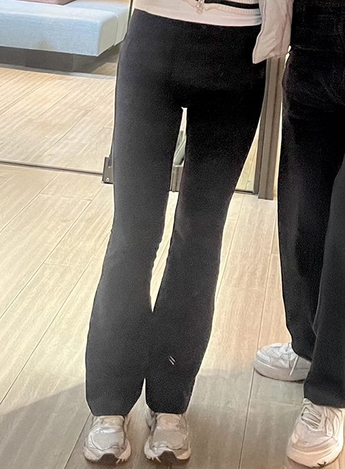 Slimmer thighs and smoother leg contour after thigh liposuction at Lesarts in Korea